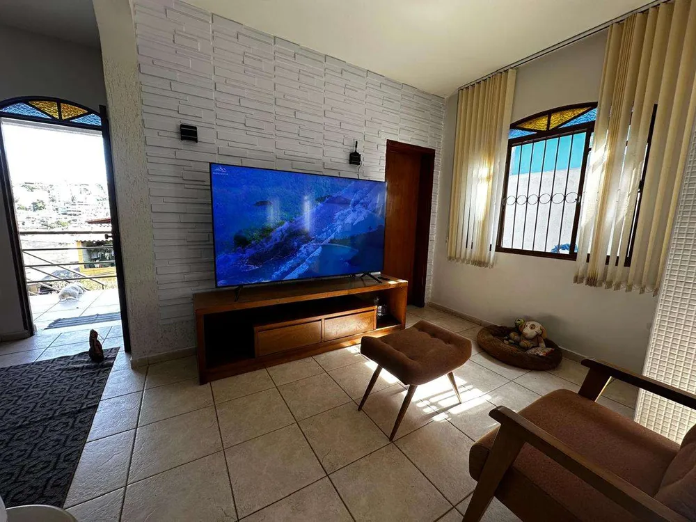 Casa, 5 quartos, 170 m² - Foto 1