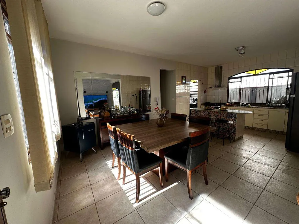 Casa, 5 quartos, 170 m² - Foto 2
