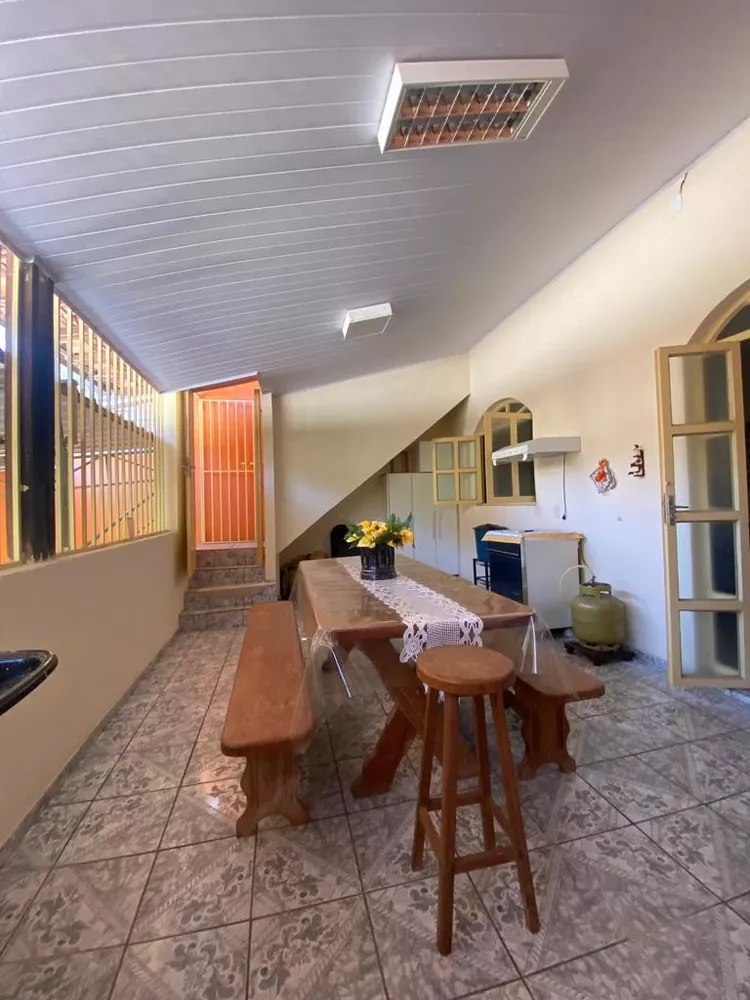 Casa à venda com 3 quartos, 264m² - Foto 9