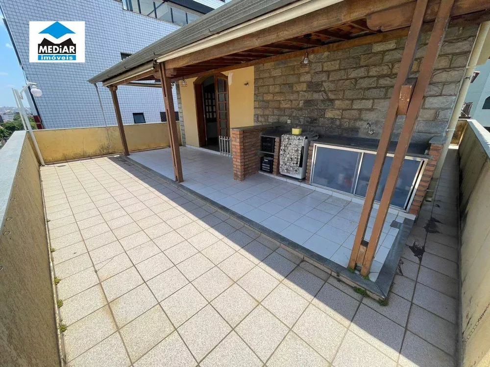 Cobertura à venda com 4 quartos, 180m² - Foto 1