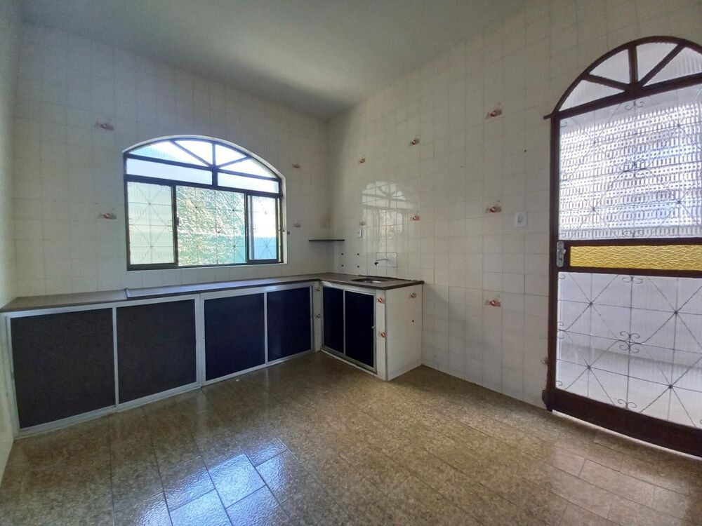 Casa à venda com 3 quartos, 130m² - Foto 1