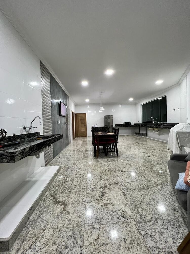Casa de Condomínio à venda com 3 quartos, 195m² - Foto 2