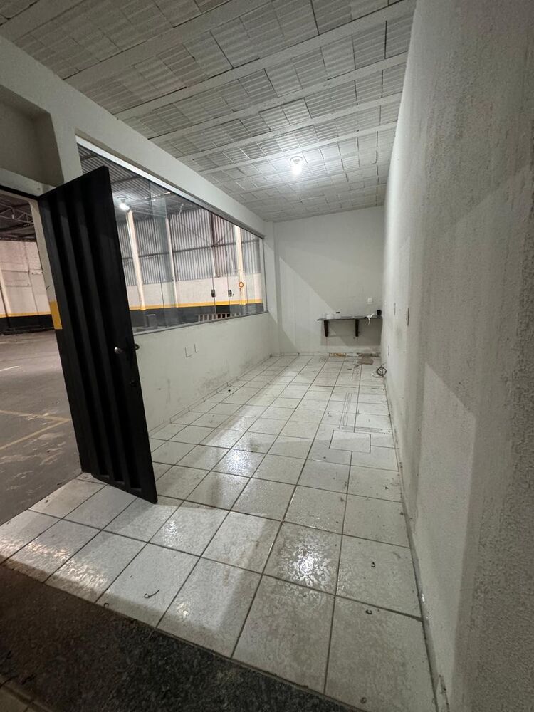 Depósito-Galpão-Armazém para alugar, 689m² - Foto 4