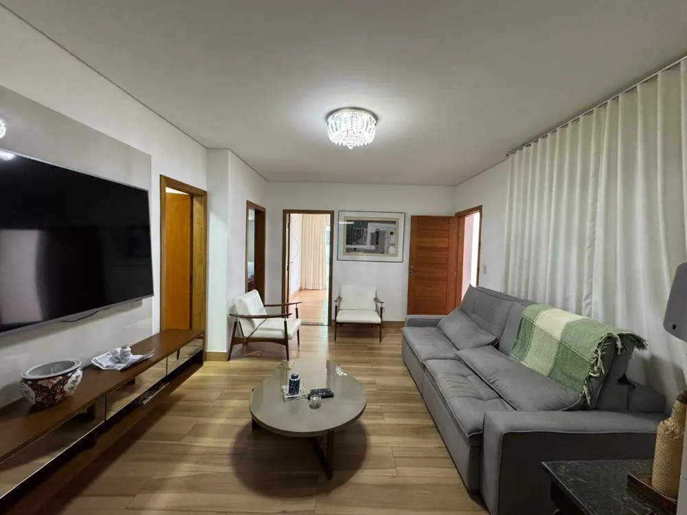 Casa, 5 quartos, 190 m² - Foto 1
