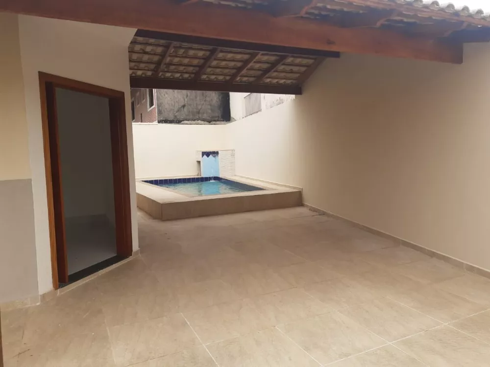 Casa à venda com 3 quartos, 135m² - Foto 1