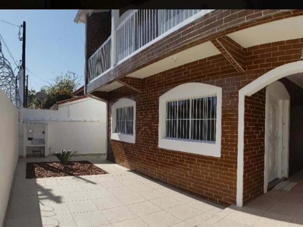 Casa, 3 quartos, 214 m² - Foto 1