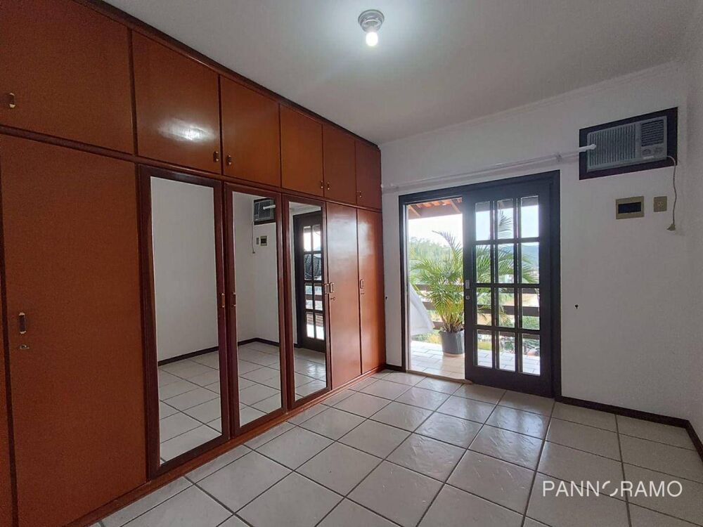 Casa à venda com 4 quartos, 210m² - Foto 9
