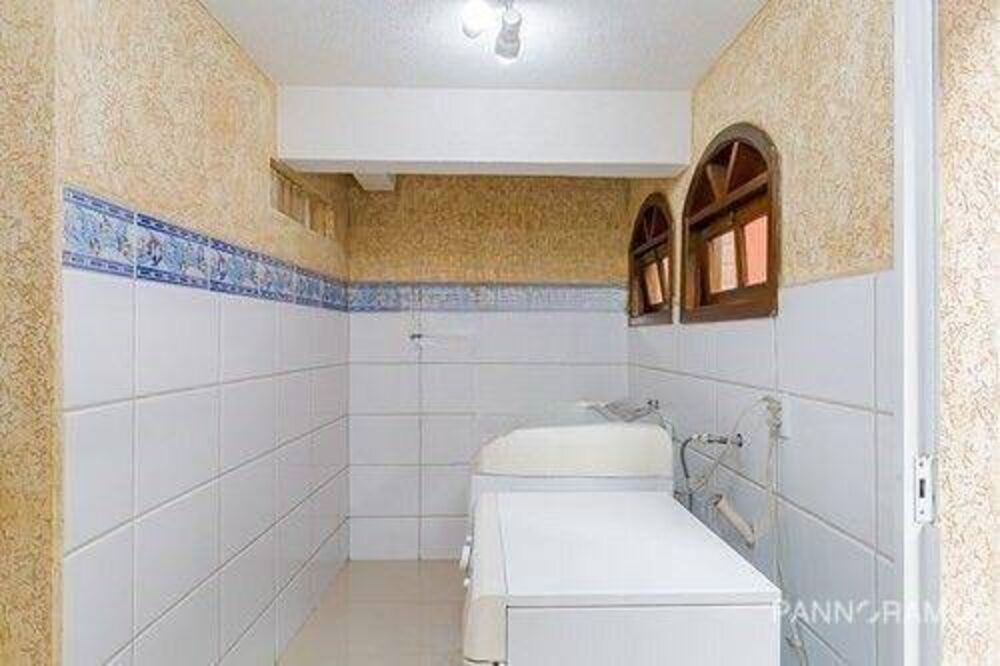 Casa para alugar com 3 quartos, 335m² - Foto 1