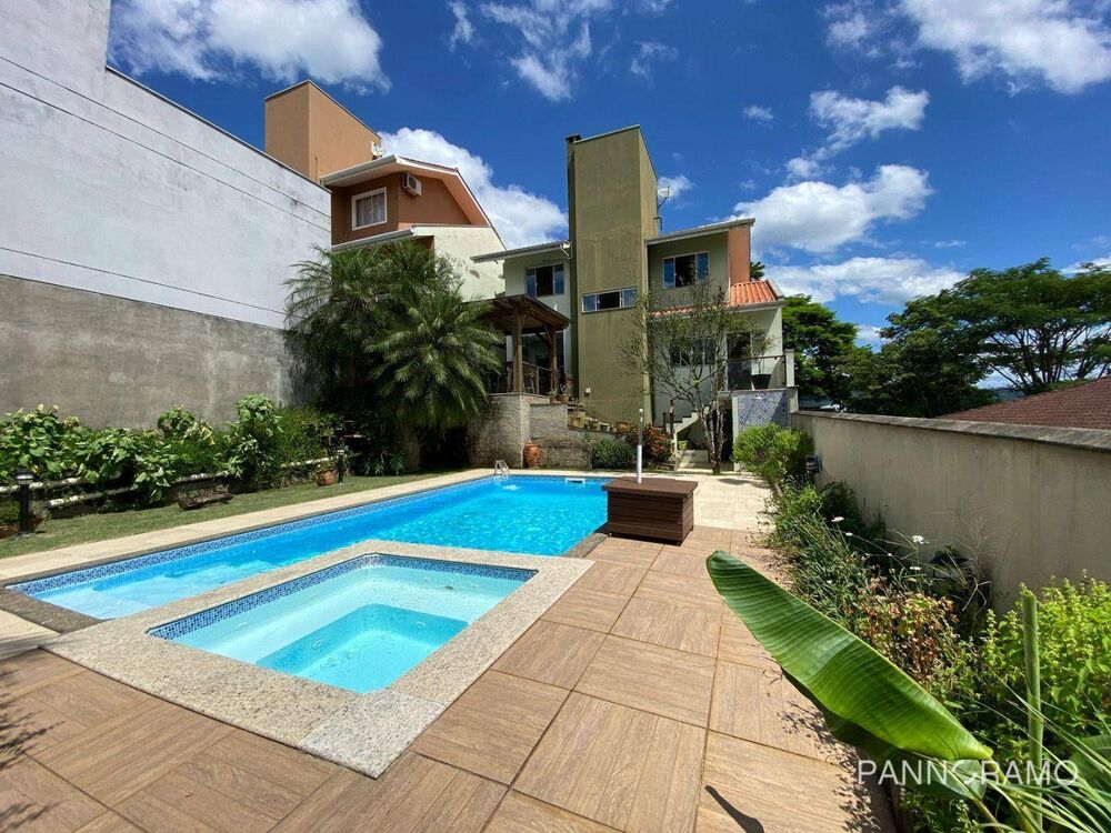Casa à venda com 3 quartos, 250m² - Foto 2