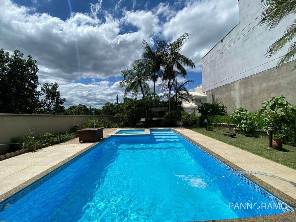 Casa à venda com 3 quartos, 250m² - Foto 1