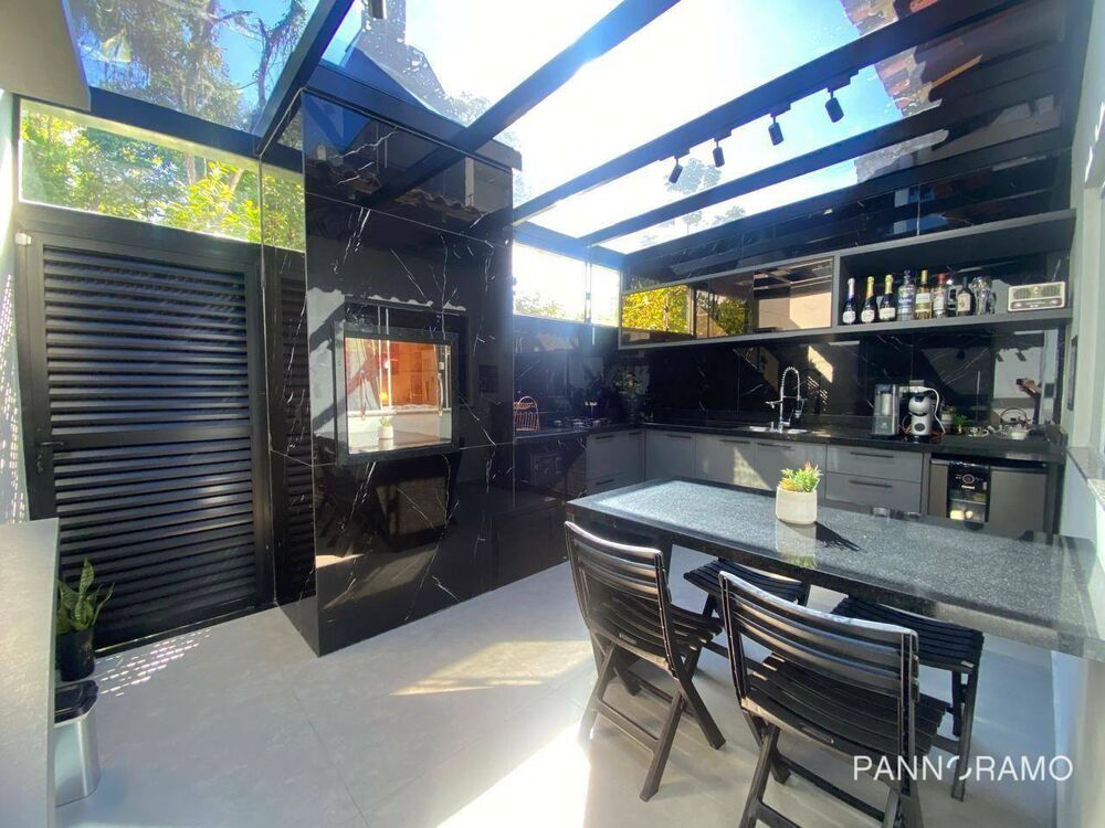 Casa à venda com 2 quartos, 80m² - Foto 1