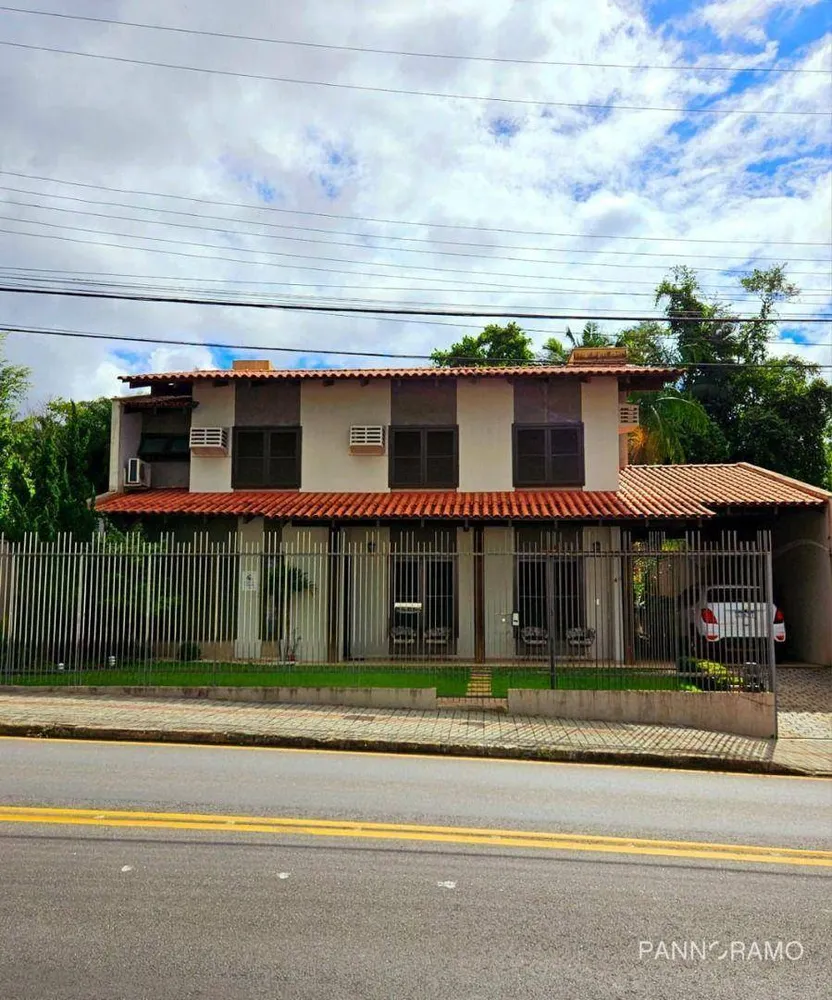 Casa, 3 quartos, 229 m² - Foto 2