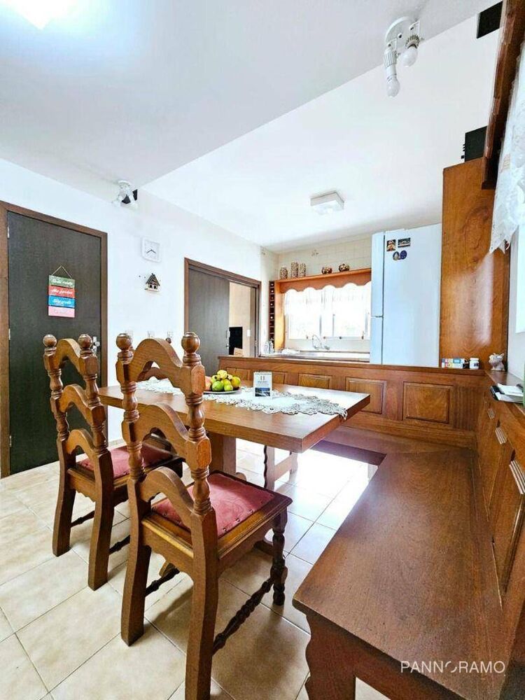Casa à venda e aluguel com 3 quartos, 229m² - Foto 1