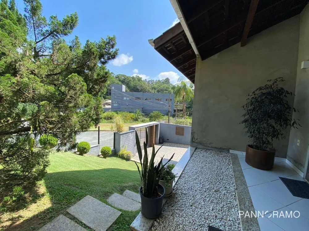 Casa, 4 quartos, 215 m² - Foto 1