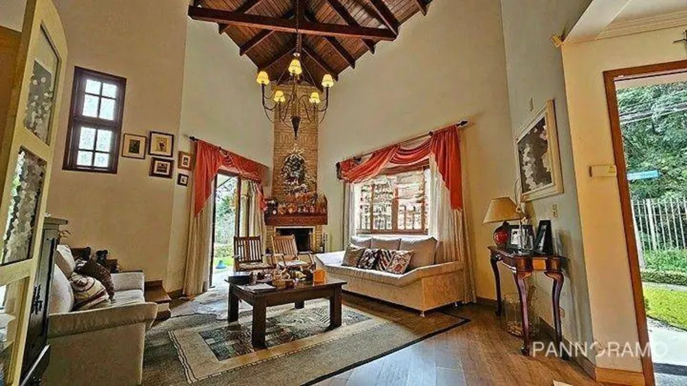 Casa, 4 quartos, 243 m² - Foto 1