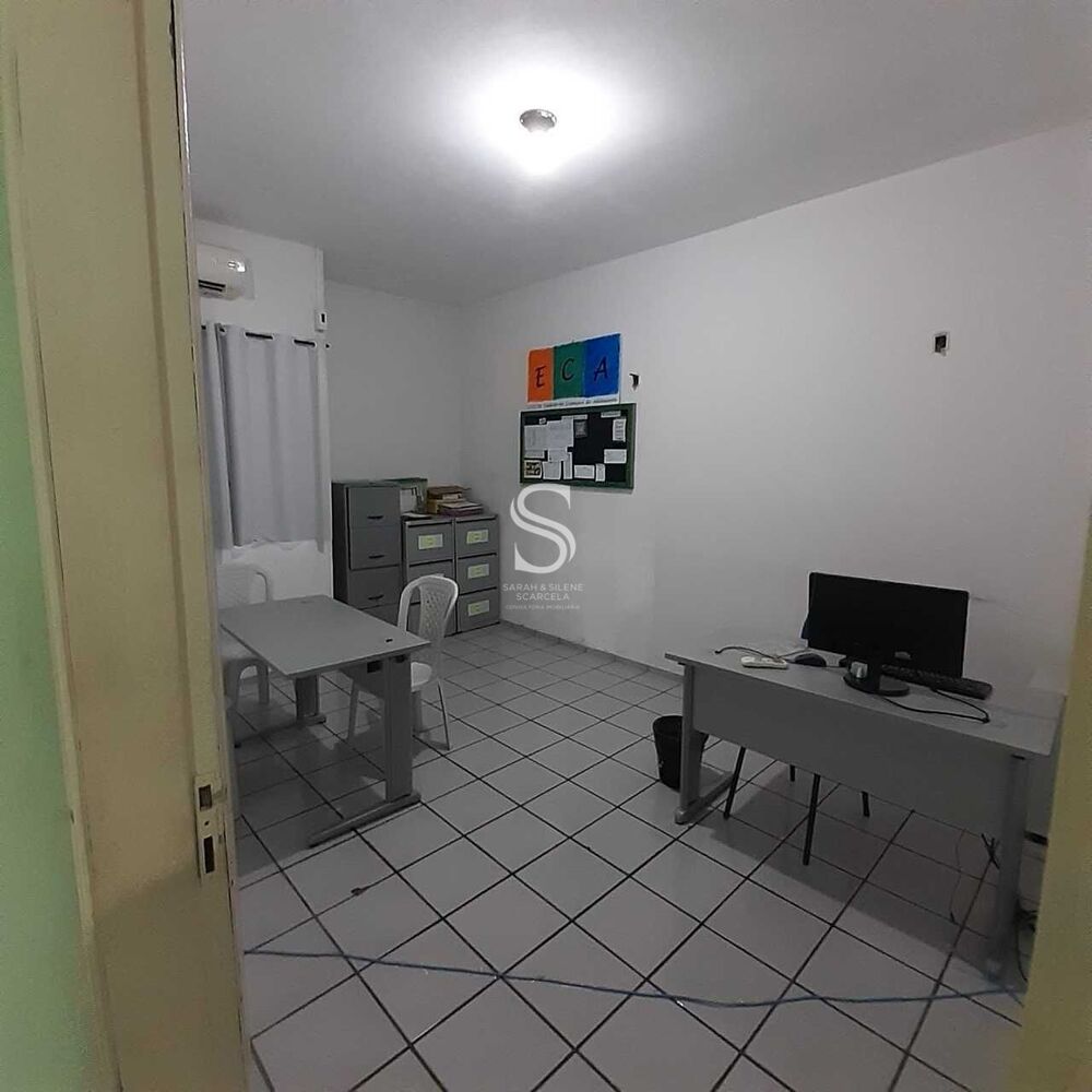 Casa à venda com 5 quartos, 240m² - Foto 2