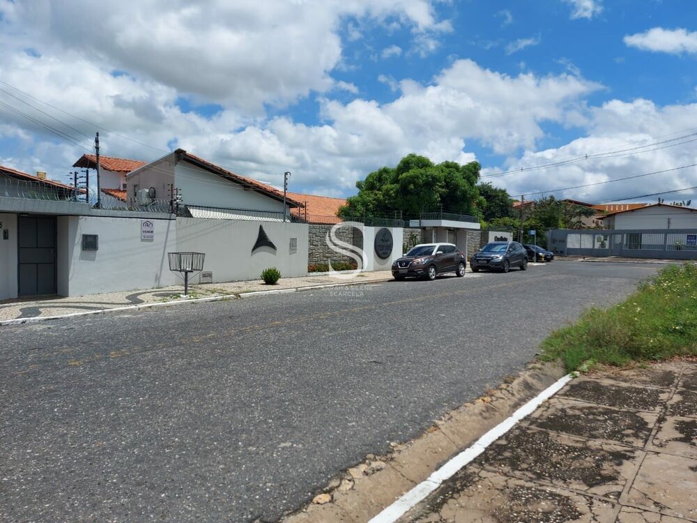 Casa à venda com 4 quartos, 230m² - Foto 2