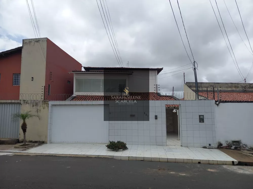 Casa à venda com 4 quartos, 200m² - Foto 1