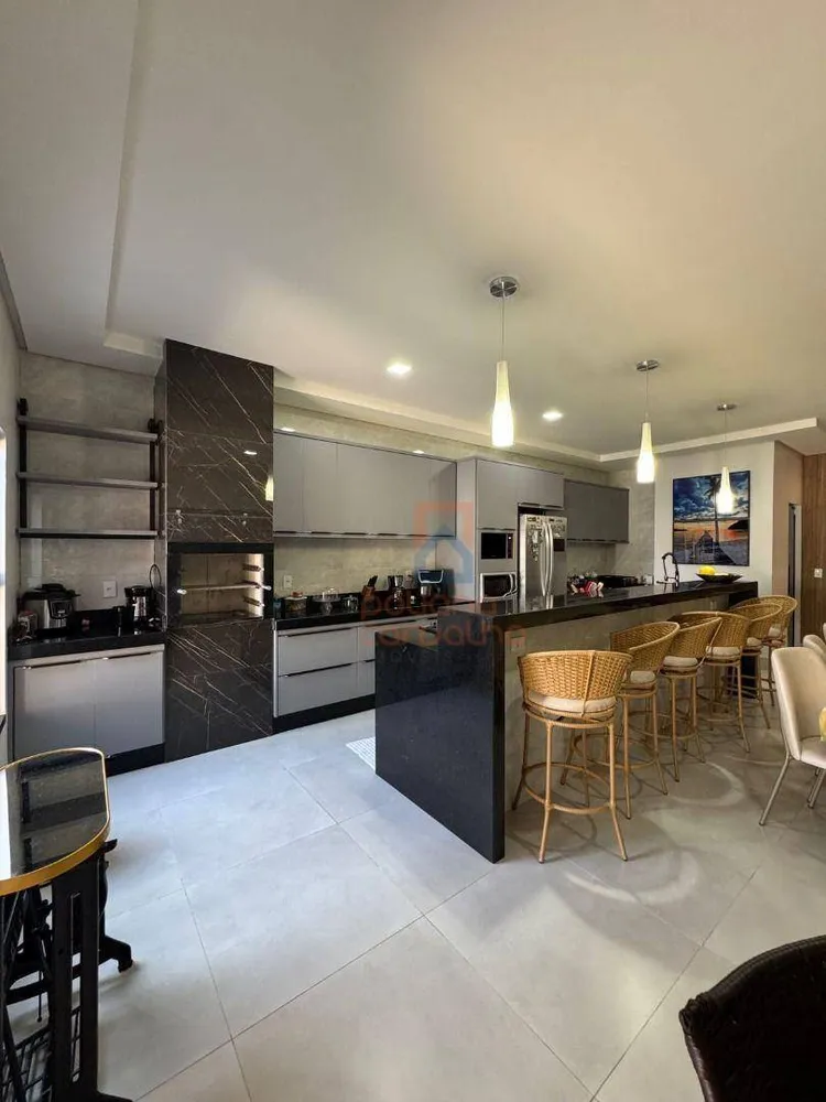 Casa, 3 quartos, 141 m² - Foto 1