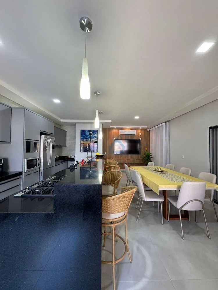 Casa, 3 quartos, 141 m² - Foto 2