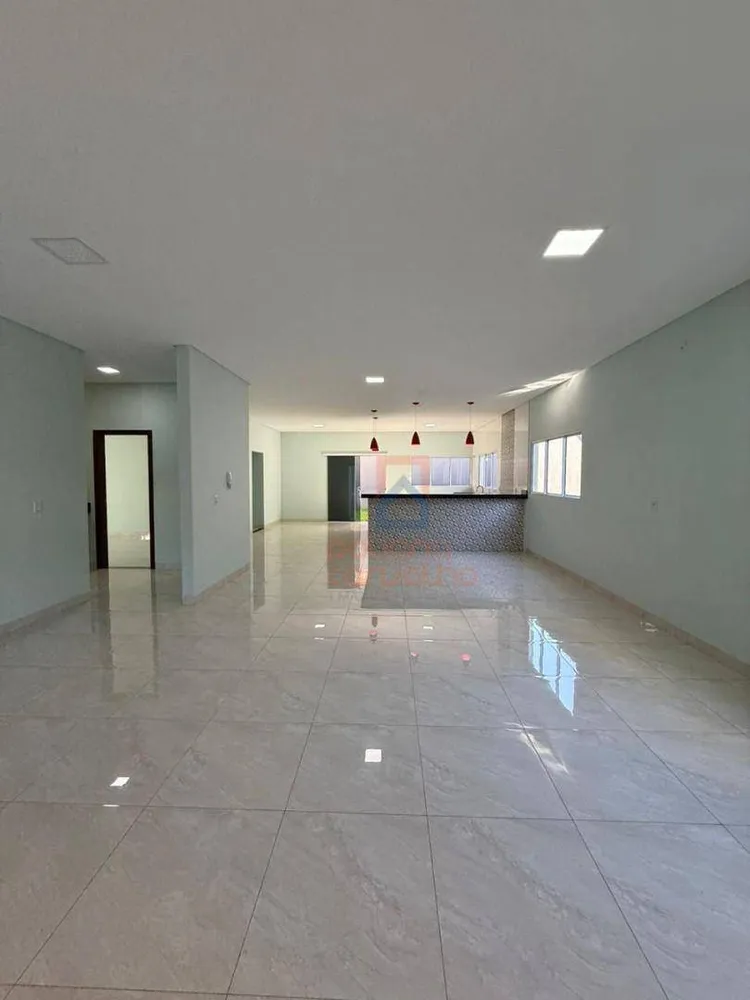 Casa, 3 quartos, 235 m² - Foto 2