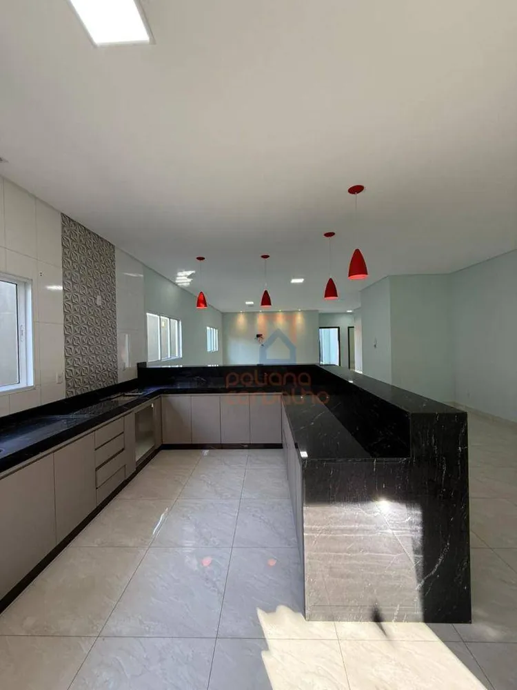 Casa, 3 quartos, 235 m² - Foto 1