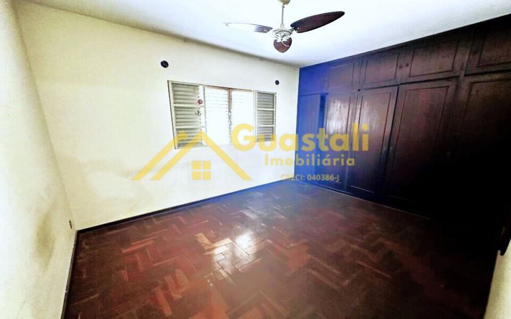 Casa à venda com 3 quartos, 170m² - Foto 2