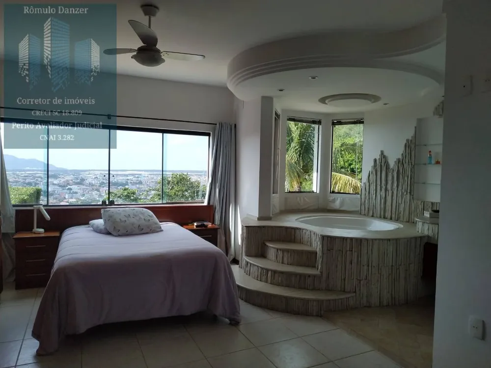 Casa, 4 quartos, 270 m² - Foto 1