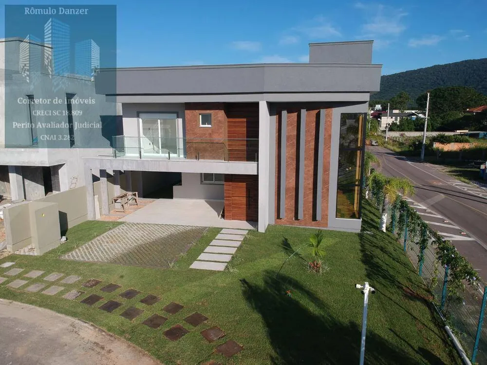 Casa, 3 quartos, 212 m² - Foto 1
