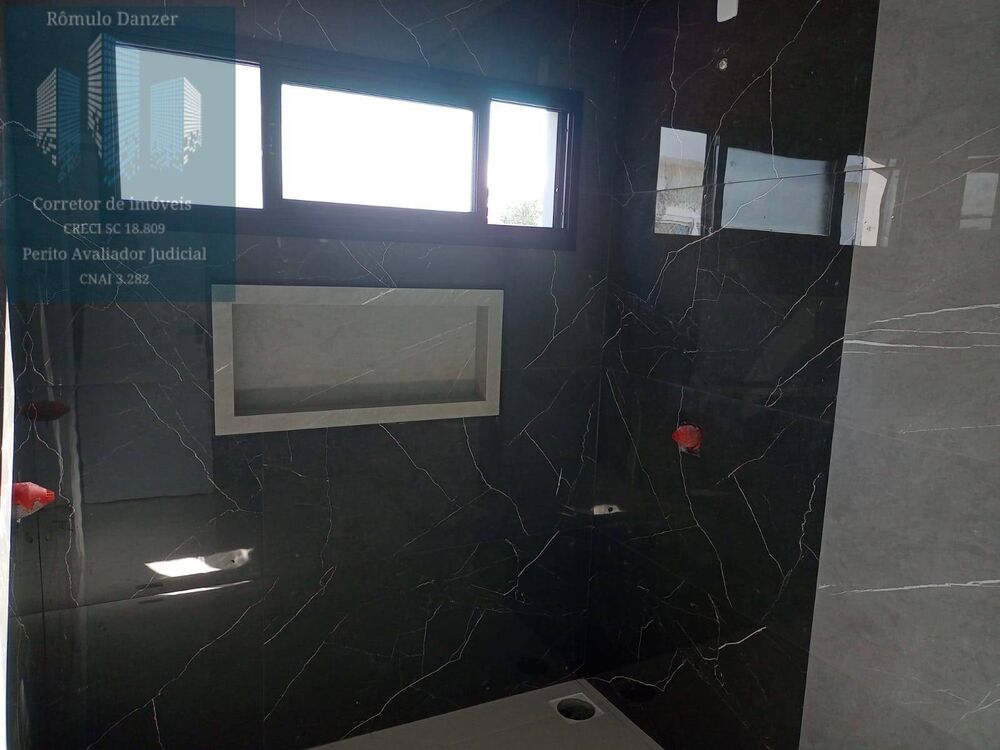 Casa à venda com 4 quartos, 235m² - Foto 3