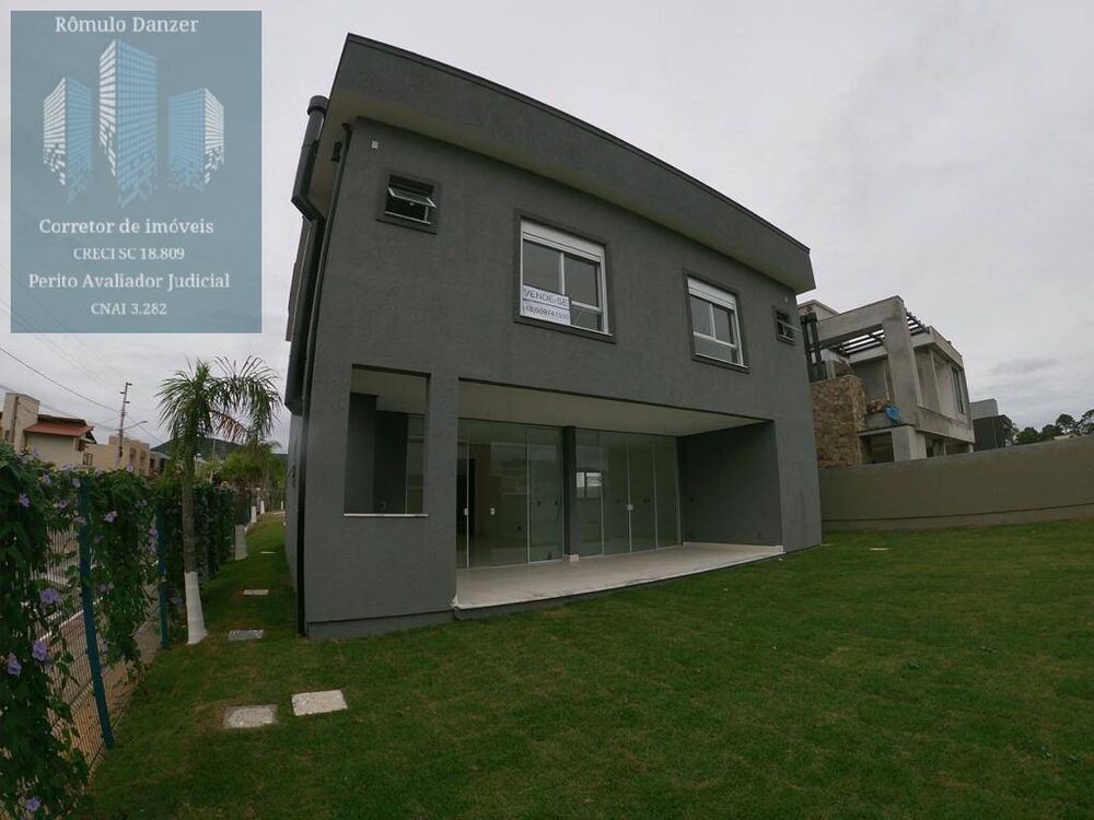 Casa à venda com 3 quartos, 212m² - Foto 1