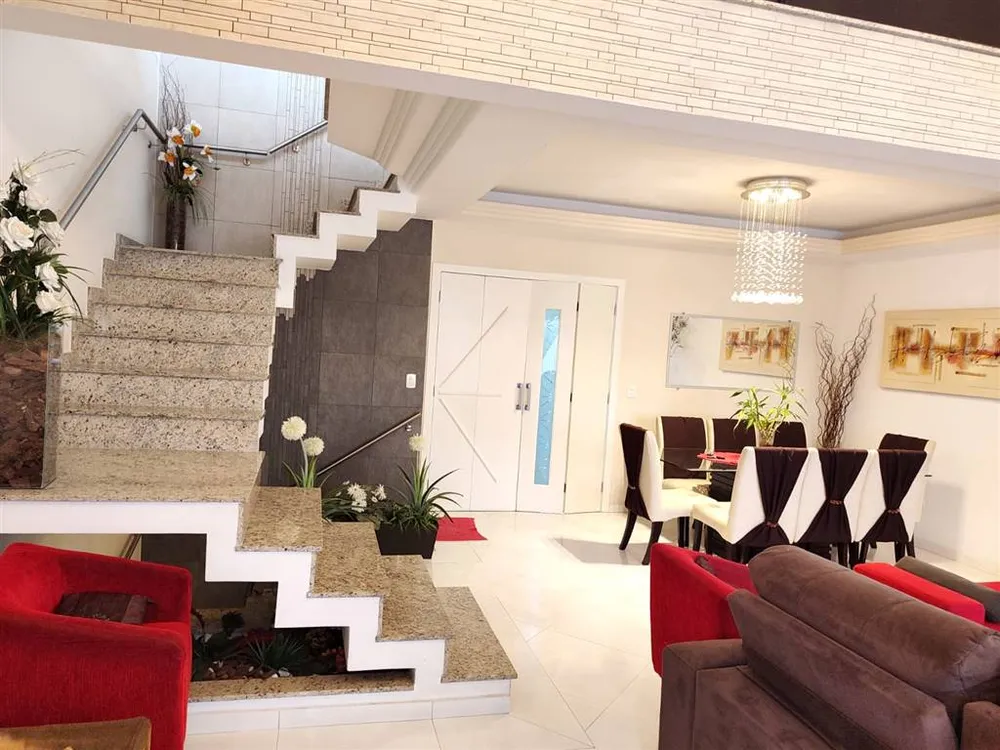 Casa, 3 quartos, 249 m² - Foto 4