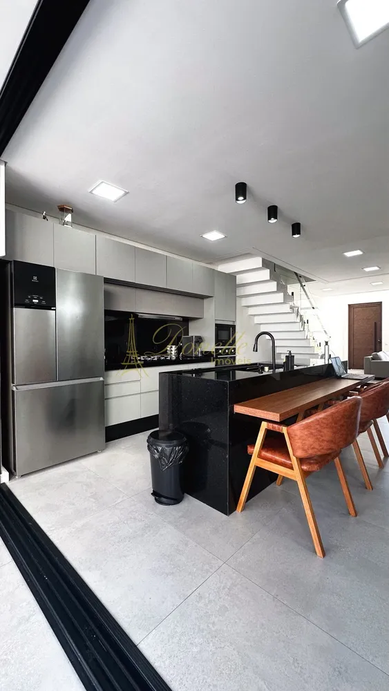 Apartamento, 3 quartos, 192 m² - Foto 2