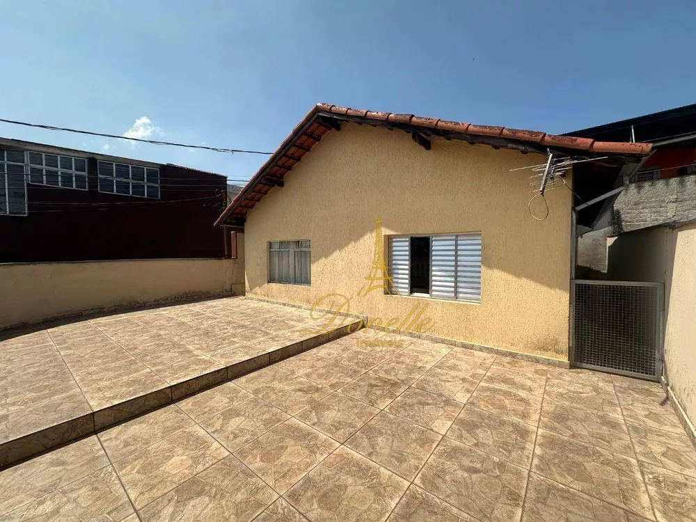 Casa à venda com 2 quartos, 100m² - Foto 1