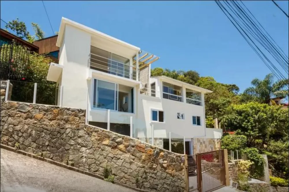 Casa, 3 quartos, 228 m² - Foto 1
