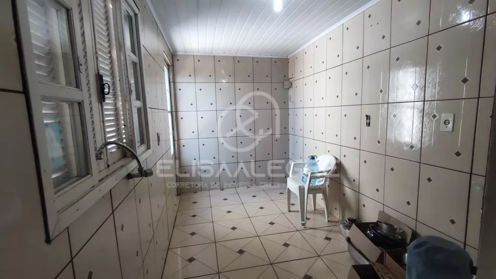 Casa à venda com 2 quartos, 70m² - Foto 4