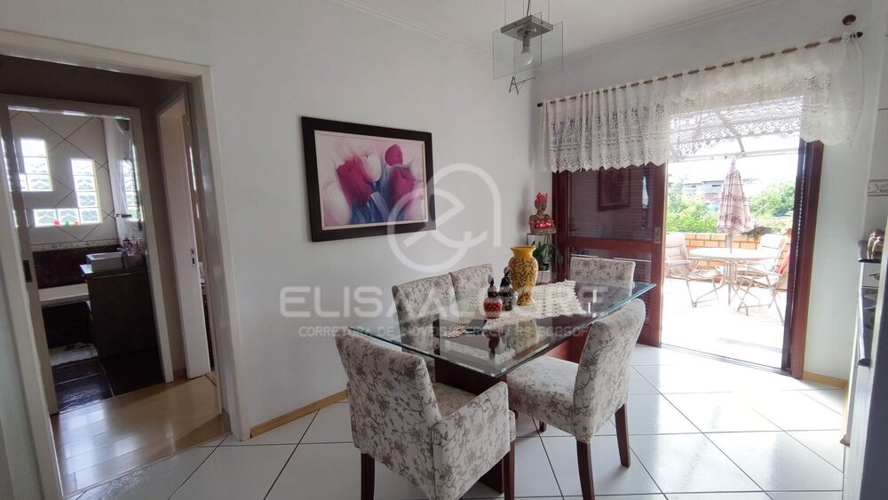 Sobrado à venda com 6 quartos, 224m² - Foto 1