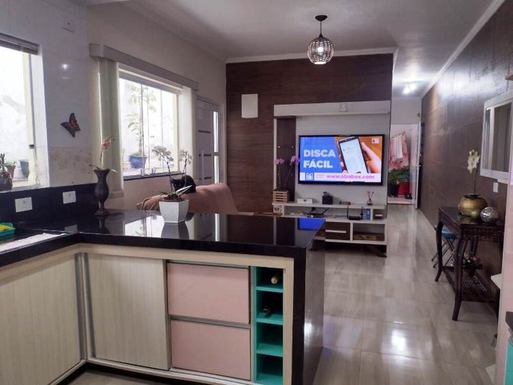 Casa à venda com 2 quartos, 100m² - Foto 1