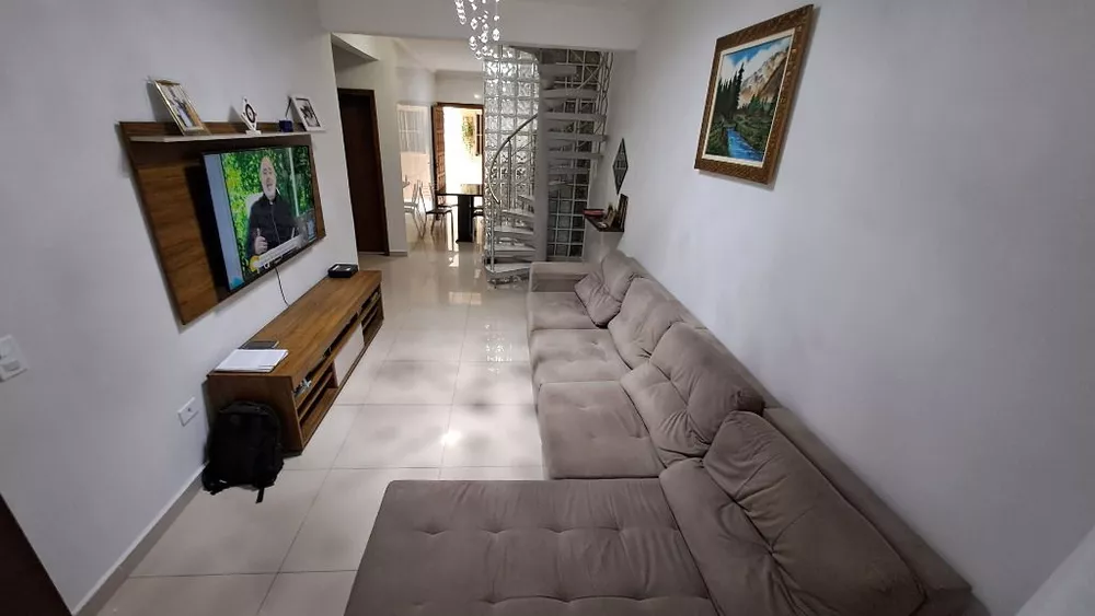 Casa à venda com 4 quartos, 200m² - Foto 2