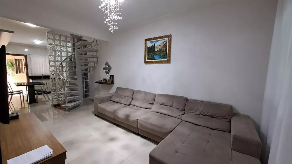 Casa à venda com 4 quartos, 200m² - Foto 1