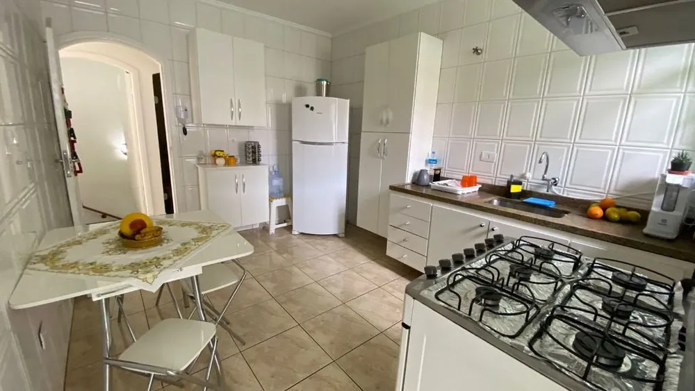 Casa, 4 quartos, 198 m² - Foto 1
