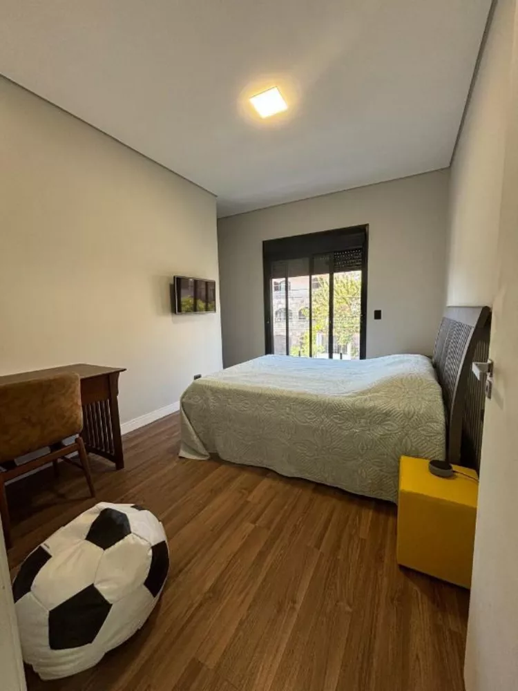 Sobrado, 4 quartos, 377 m² - Foto 1