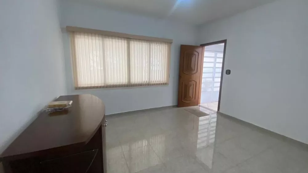 Casa à venda com 3 quartos, 186m² - Foto 1