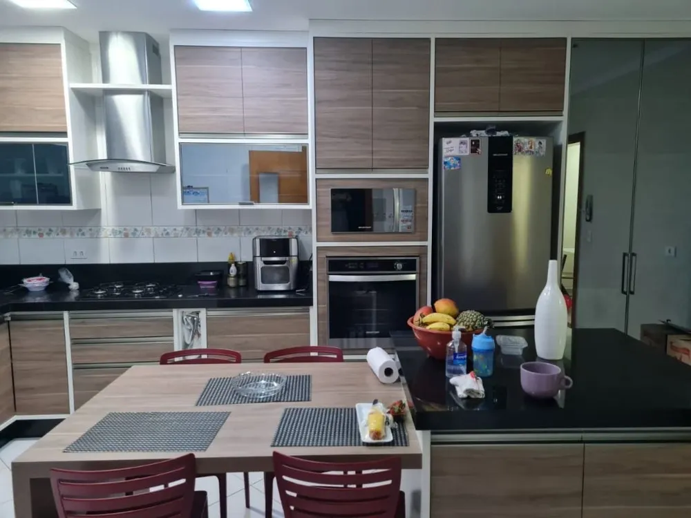 Sobrado, 3 quartos, 235 m² - Foto 1