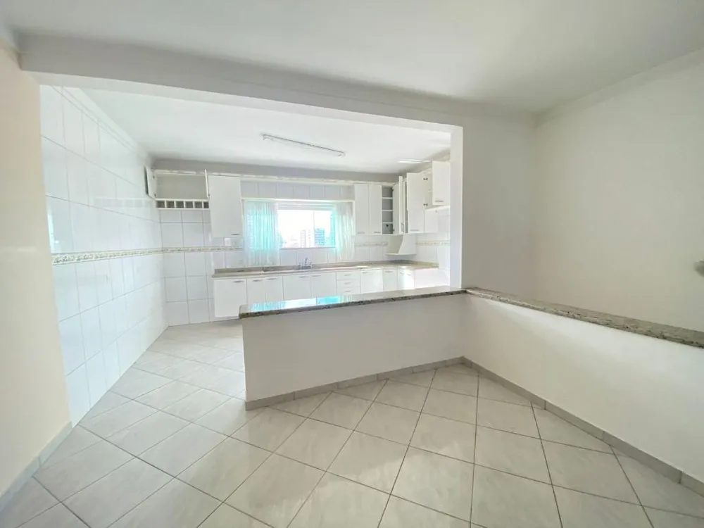 Sobrado, 3 quartos, 215 m² - Foto 1