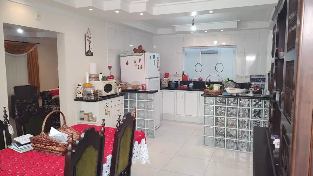 Casa à venda com 3 quartos, 191m² - Foto 2