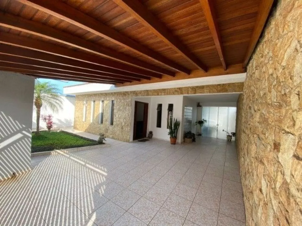 Casa, 4 quartos, 295 m² - Foto 1