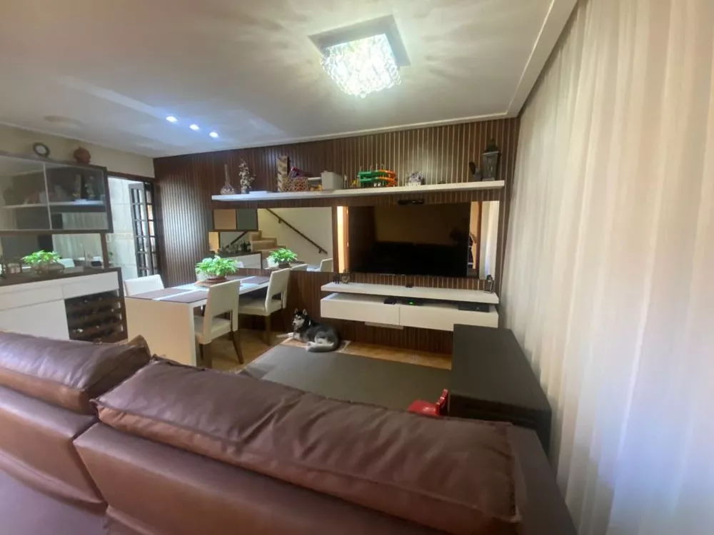 Sobrado à venda com 3 quartos, 130m² - Foto 1