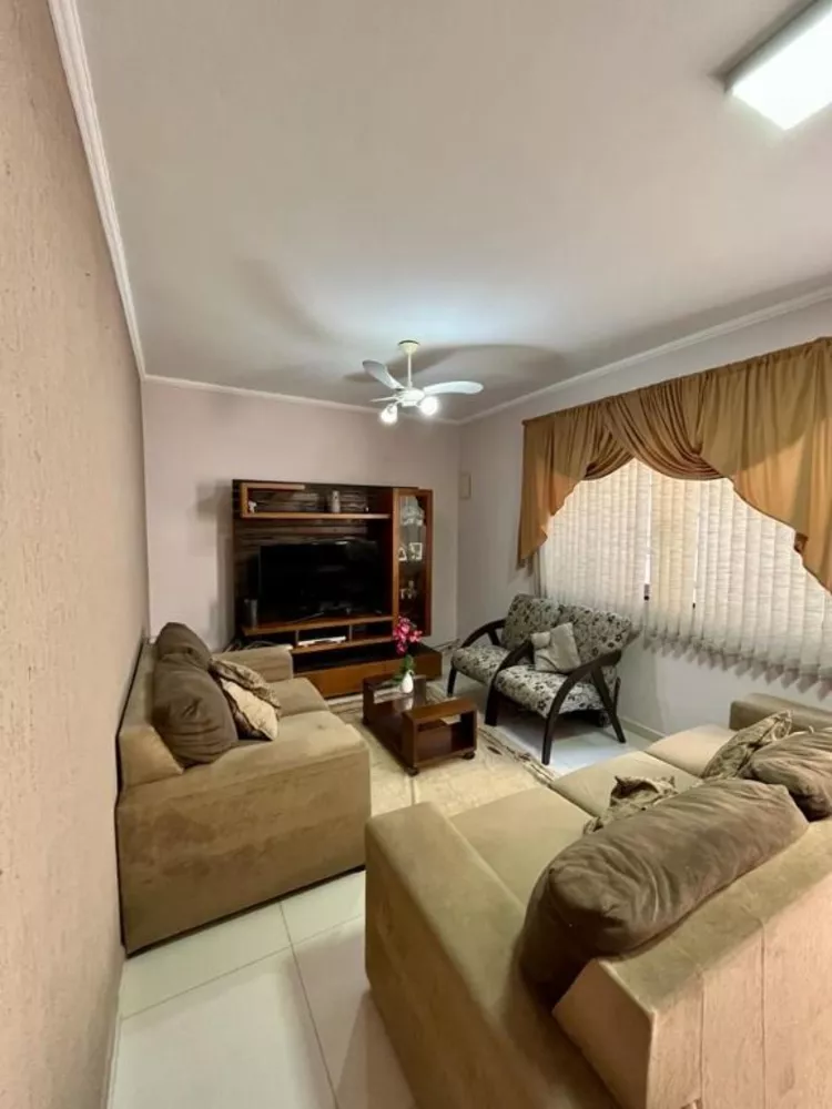 Sobrado à venda com 4 quartos, 200m² - Foto 2