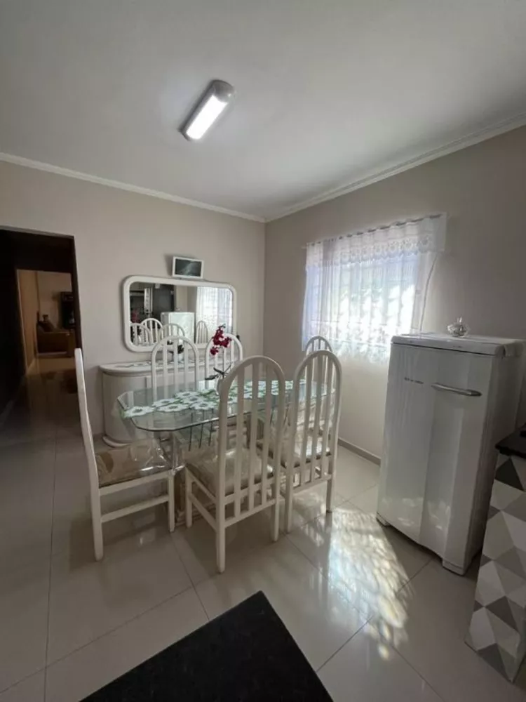 Sobrado à venda com 4 quartos, 200m² - Foto 3